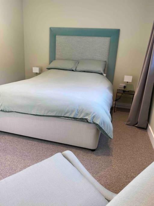 Larks Leaze Lodge, Steeple Ashton, Wiltshire Trowbridge Buitenkant foto