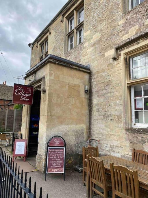 Larks Leaze Lodge, Steeple Ashton, Wiltshire Trowbridge Buitenkant foto