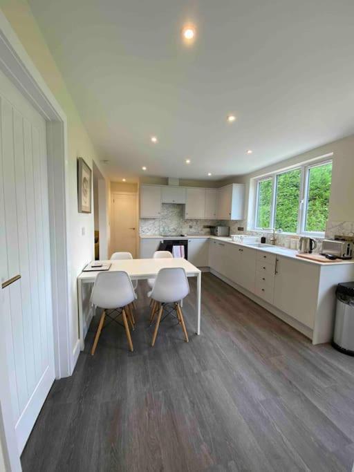 Larks Leaze Lodge, Steeple Ashton, Wiltshire Trowbridge Buitenkant foto