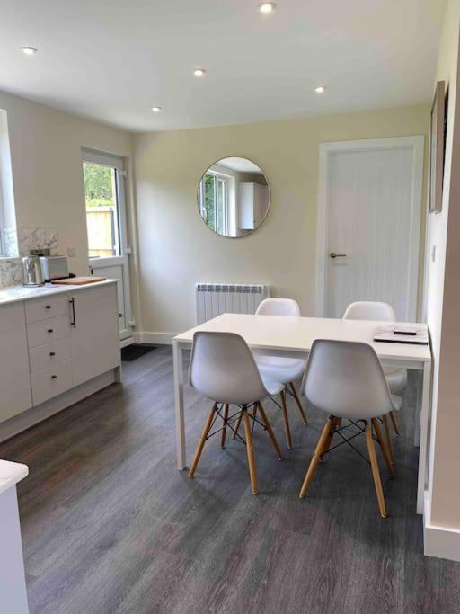 Larks Leaze Lodge, Steeple Ashton, Wiltshire Trowbridge Buitenkant foto