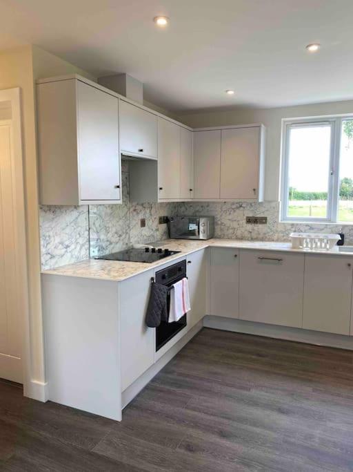 Larks Leaze Lodge, Steeple Ashton, Wiltshire Trowbridge Buitenkant foto
