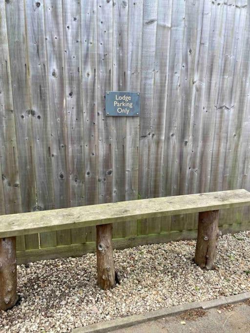 Larks Leaze Lodge, Steeple Ashton, Wiltshire Trowbridge Buitenkant foto